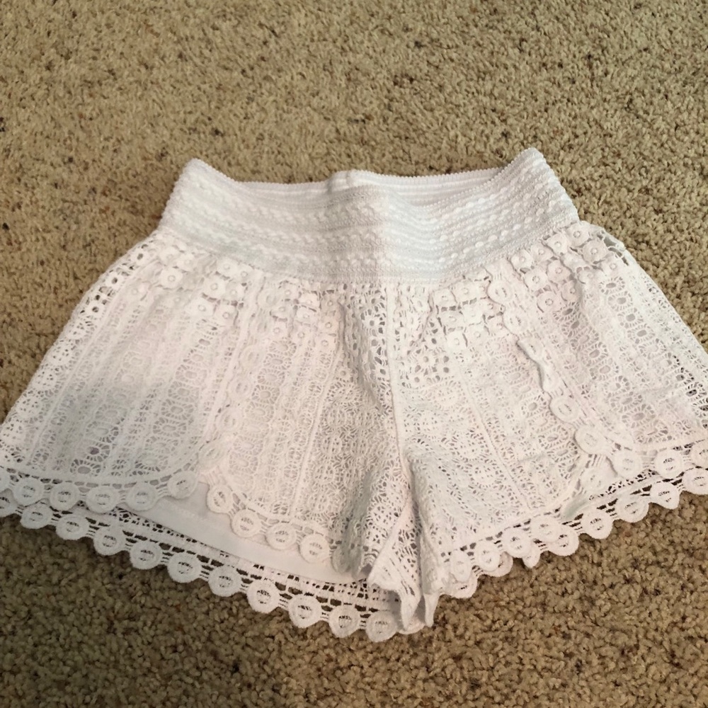 Adorable white shorts